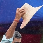 　ベネズエラ首都カラカスで演説するマドゥロ大統領＝１０日（ＡＰ＝共同）