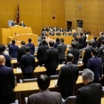 　非核三原則の堅持を政府に求める意見書を可決した広島県議会の本会議＝２２日午前