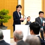 　内閣制度創設１４０周年を記念する式典であいさつする高市首相＝２２日午前、首相官邸