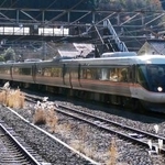 　ＪＲ東海の特急「しなの」に使われている現行の車両３８３系