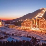 　北朝鮮の北部両江道三池淵市で完工式が開かれたホテル（朝鮮中央通信＝共同）