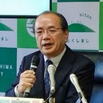 　徳島市役所で記者会見する遠藤彰良市長＝２３日