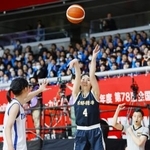 　高崎商-京都精華学園　第１クオーター、シュートを放つ京都精華学園・坂口＝東京体育館