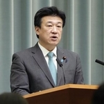 　２２日、記者会見する木原官房長官＝首相官邸