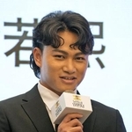 　ソフトバンクへの入団記者会見をする徐若熙投手＝２６日、台北市（共同）