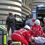 　ミラノ・コルティナ冬季五輪の開会式会場で実施されたテロ対策訓練＝２０２５年１１月、イタリア・ミラノ（国家警察提供・共同）