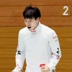 　男子エペで優勝し雄たけびを上げる加納虹輝＝東京都港区ＳＣ