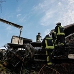 　関越自動車道下り線で発生した多重事故の現場＝２７日午前、群馬県みなかみ町