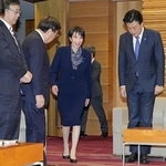 　２６日、閣議に臨む高市首相＝首相官邸