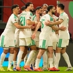 　得点を喜ぶアルジェリアの選手たち＝２８日（ＡＰ＝共同）