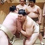 　稽古する大の里＝茨城県阿見町の二所ノ関部屋