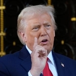 　記者団に話すトランプ米大統領＝２９日、米南部フロリダ州パームビーチ（ＡＰ＝共同）