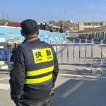 　中国福建省福州市平潭にある観光地「６８海里景区」の入り口。開門時間が変更され閉鎖されたままとなっている＝３０日（共同）