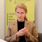 　米ニューヨークでインタビューに応じるラトビアのパブルタデランド国連大使（共同）