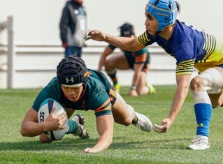 　東福岡-京都成章　前半、トライを決める東福岡・藤野＝花園