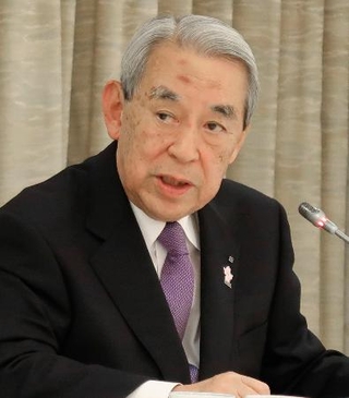 　年頭記者会見する関経連の松本正義会長＝６日午後、大阪市北区