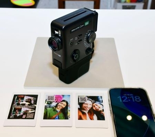 動画が撮れる「新チェキ」|全国海外|神戸新聞NEXT