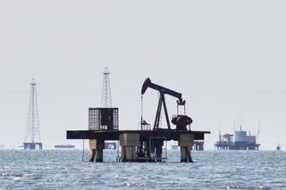 　ベネズエラ北西部の石油関連施設＝７日（ＡＰ＝共同）