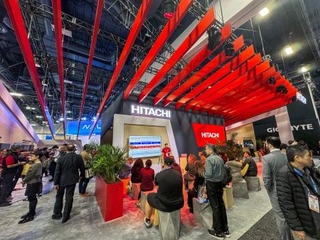 　先端技術見本市「ＣＥＳ」の日立製作所ブース＝８日、米ラスベガス（共同）