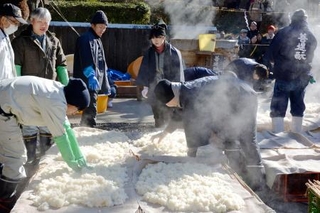 　奈良市の正暦寺で行われた清酒祭＝１０日午前