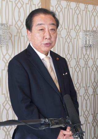 　千葉市で記者団の取材に応じる立憲民主党の野田代表＝１０日午後