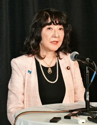 　重要鉱物に関する財務相会合後、記者会見する片山財務相＝１２日、米ワシントン（共同）