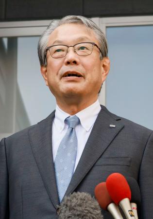 　山口県上関町で取材に応じる中国電力の中川賢剛社長＝１３日午前