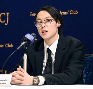 　日本外国特派員協会で記者会見するノルディックスキー・ジャンプ男子の小林陵侑＝１９日、東京都千代田区