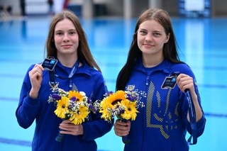 　トルコ・アンタルヤで開かれた欧州選手権にウクライナ代表として出場したリスクン（右）＝２０２５年５月（ゲッティ＝共同）