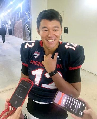 　取材に応じるハワイ大のキッカー松澤寛政＝２２日、米フロリダ州レークランド（共同）