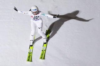 　４位に入った丸山希の着地＝大倉山