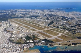 　沖縄県の米軍嘉手納基地
