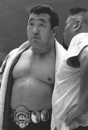 　リング上の力道山＝１９６３年５月、東京体育館