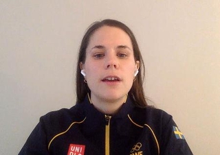 　オンラインで取材に応じるカーリング女子のスウェーデンのスキップ、アンナ・ハッセルボリ＝２６日（共同）