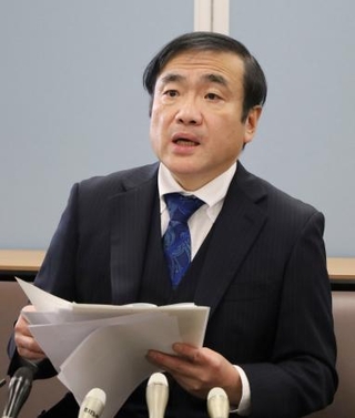 　記者会見する慈恵病院の蓮田健院長＝２９日午後、神戸市中央区