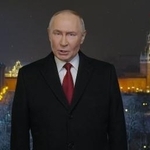 　ロシアの国民向けに新年のメッセージを話すプーチン大統領（ロシア大統領府提供・共同）