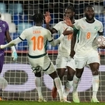 　ガボン戦でゴールを決め喜ぶコートジボワールの選手たち＝２０２５年１２月３１日、モロッコ・マラケシュ（ＡＰ＝共同）