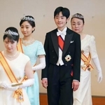 　「新年祝賀の儀」に臨まれる悠仁さま＝１日午前、宮殿・松の間（代表撮影）