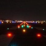 　滑走路状態表示灯の点灯イメージ（国交省提供）