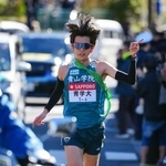 　９区を力走する青学大・佐藤有一（代表撮影）