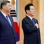 　中国の習近平国家主席（左）と韓国の李在明大統領＝２０２５年１１月、韓国・慶州（聯合＝共同）