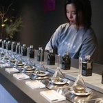 　コスメブランド「ＴＨＲＥＥ」の蒸留所で販売しているエッセンシャルオイル＝佐賀県唐津市