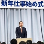　党会合であいさつする公明党の斉藤代表＝５日午前、東京都新宿区