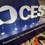 　先端技術の見本市「ＣＥＳ」の看板＝４日、米ラスベガス（共同）