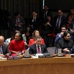 　ベネズエラ攻撃を協議する国連安全保障理事会の緊急会合に出席する米国のウォルツ国連大使（前列中央）＝５日、米ニューヨーク（ロイター＝共同）