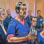 　ニューヨークの連邦地裁に出廷し無罪を主張したベネズエラのマドゥロ大統領（中央）と妻（右下）の法廷スケッチ＝５日（ロイター＝共同）