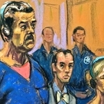 　ニューヨークの連邦地裁に出廷し無罪を主張したベネズエラのマドゥロ大統領（左）と妻シリア・フロレス氏（右下）の法廷スケッチ＝５日（ロイター＝共同）