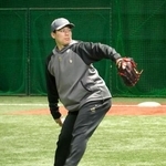 　自主トレを公開した広島・栗林＝マツダ