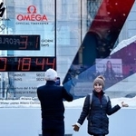 　ミラノ・コルティナ冬季五輪開幕までの日数を表示するカウントダウン時計＝６日、ミラノ（共同）