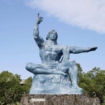 　長崎市の平和祈念像＝２０２４年１０月